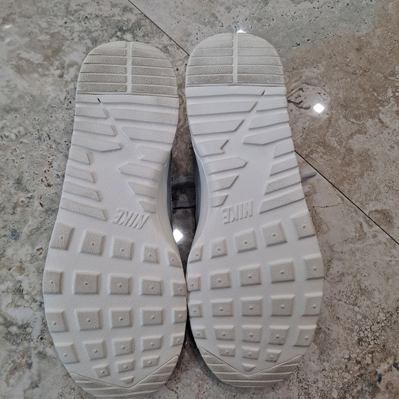 Women's Nike Air Max Thea Premium Metallic Sz 8 - Picture 7 of 7
